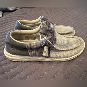 Hey Dude men’s Wally slip on shoes size 8 gray